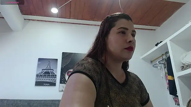 Snapshot of SweetSurrender69 chatting on November 8, 3:29 am SweetSurrender69 online show from November 8, 3:29 am