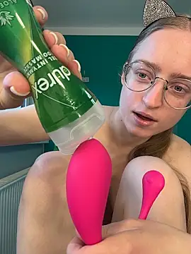 Snapshot of EveLunny chatting on June 17, 7:11 am EveLunny online show from June 17, 7:11 am