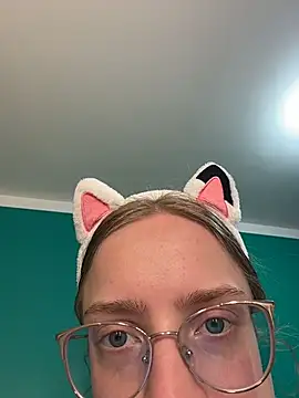 Snapshot of EveLunny chatting on August 4, 8:22 pm EveLunny online show from August 4, 8:22 pm