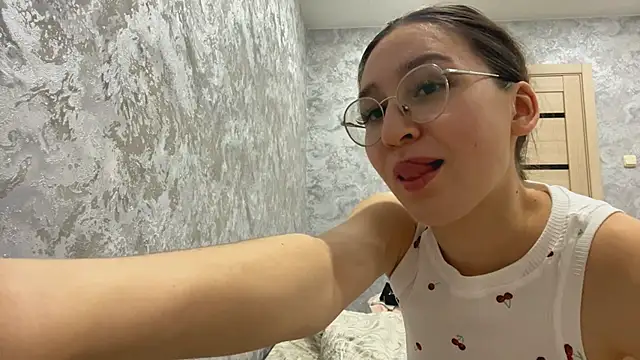 SofiYong online show from November 7, 4:07 pm