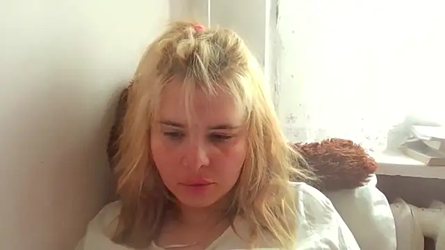 HornyElena online show from April 14, 10:32 am