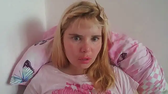 HornyElena online show from July 18, 9:57 am