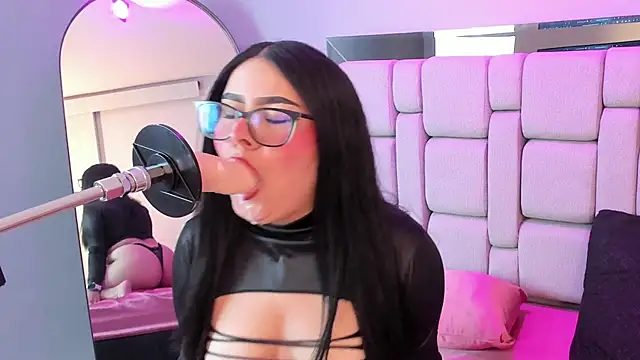 Snapshot of Amy_whittee chatting on December 14, 7:29 pm Amy whittee online show from December 14, 7:29 pm