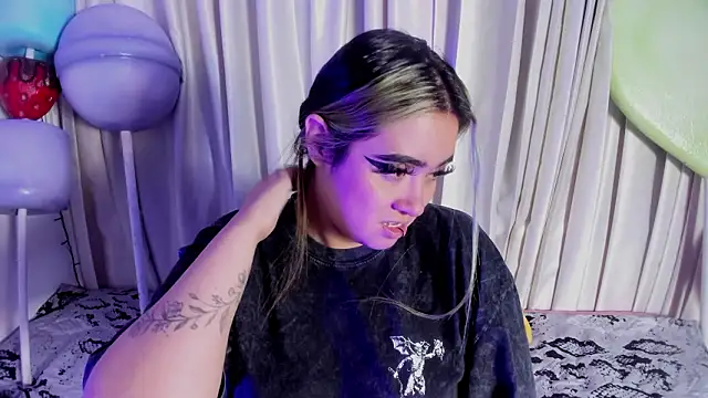 Lilith Zenith  online show from February 9, 4:16 am