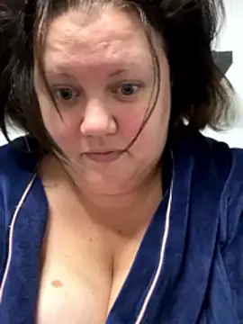 Snapshot of RealWoman84 chatting on November 18, 2:10 pm RealWoman84 online show from November 18, 2:10 pm