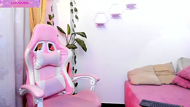 Snapshot of Isabella7__ chatting on November 10, 1:10 pm Isabella7 online show from November 10, 1:10 pm