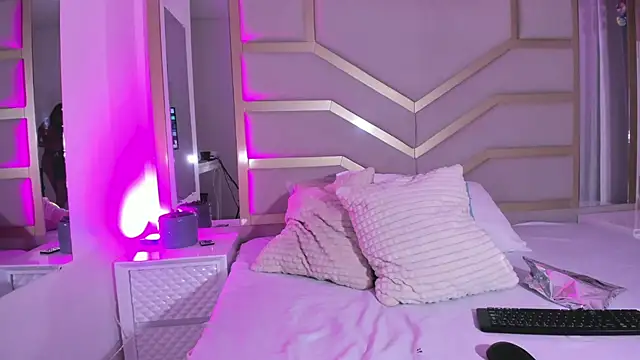 Snapshot of SashaMorelli chatting on December 14, 1:38 pm SashaMorelli online show from December 14, 1:38 pm