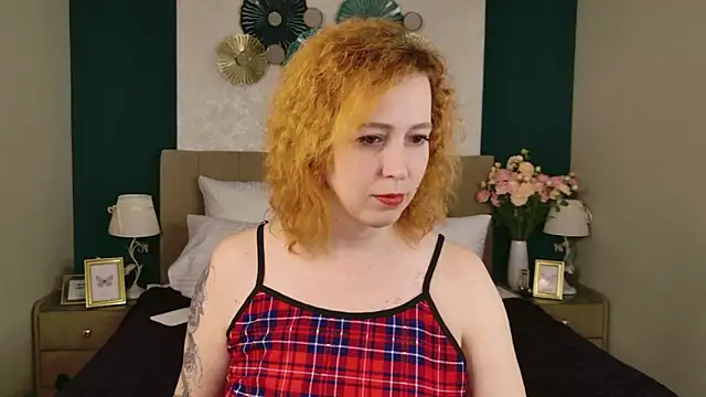 Snapshot of Evie_Berret chatting on December 16, 11:15 am Evie Berret online show from December 16, 11:15 am