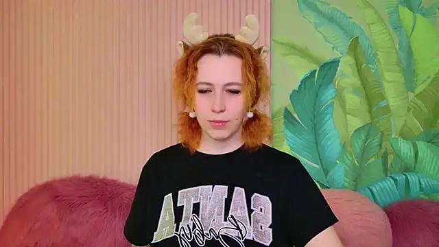 Snapshot of Evie_Berret chatting on December 17, 10:54 am Evie Berret online show from December 17, 10:54 am