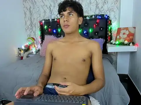 Valentino Lane online show from December 19, 2:07 am