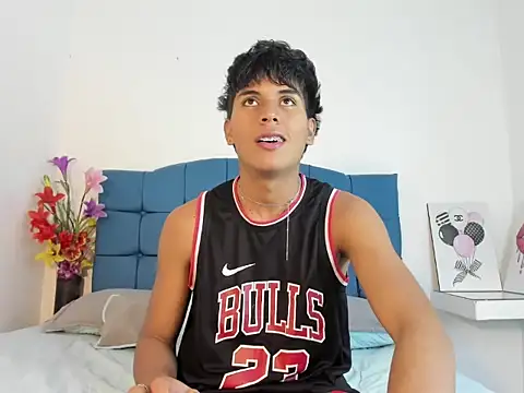 Valentino Lane online show from January 19, 2:26 am