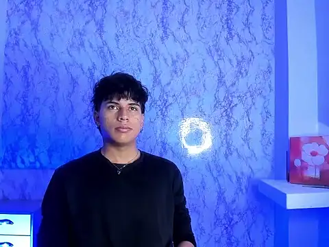 Valentino Lane online show from February 4, 5:46 am