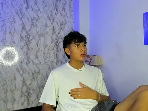 Valentino Lane online show from February 12, 1:55 am