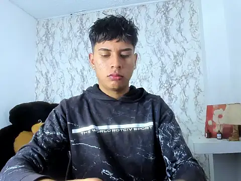 Valentino Lane online show from February 20, 2:41 am