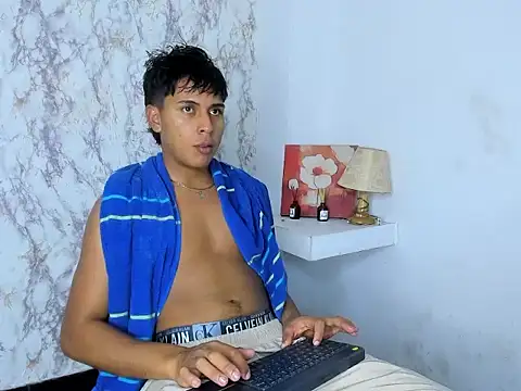 Valentino Lane online show from February 25, 2:10 am