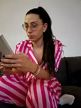 Snapshot of Lovequinn27 chatting on November 7, 12:10 am Lovequinn27 online show from November 7, 12:10 am