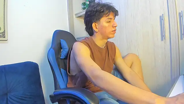 Snapshot of fredd_cs chatting on November 13, 11:03 pm fredd cs online show from November 13, 11:03 pm