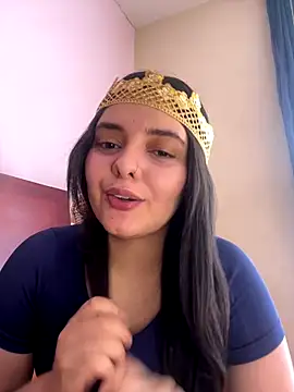 candicewest  online show from December 15, 4:44 pm