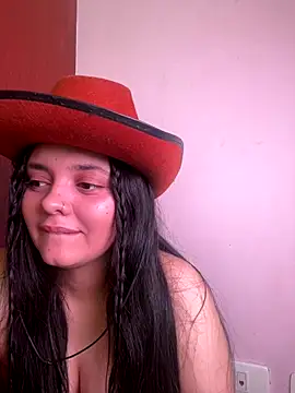 candicewest  online show from December 17, 4:35 pm