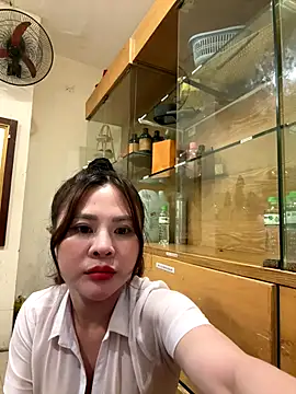 hellela-a online show from November 9, 11:52 am