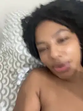 Snapshot of Alicia_Liamm chatting on November 9, 7:17 am Alicia Liamm online show from November 9, 7:17 am