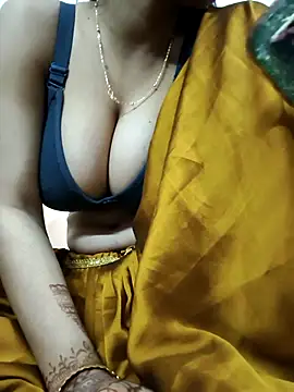 Snapshot of SexySwatii chatting on February 4, 4:51 am SexySwatii online show from February 4, 4:51 am