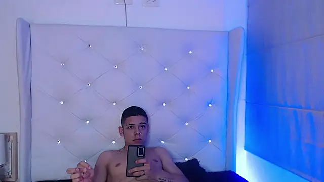 zoe kravitx online show from November 12, 3:51 am