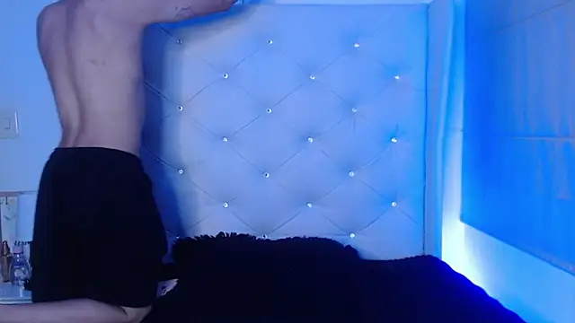 zoe kravitx online show from November 13, 3:49 am