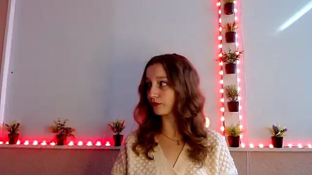 Snapshot of Curlyyy_Girl chatting on November 10, 12:04 pm Curlyyy Girl online show from November 10, 12:04 pm