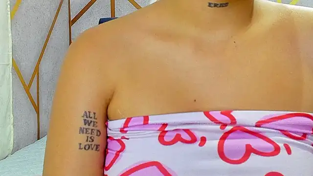 Snapshot of _vaiolet_owo chatting on January 18, 6:06 am vaiolet owo online show from January 18, 6:06 am