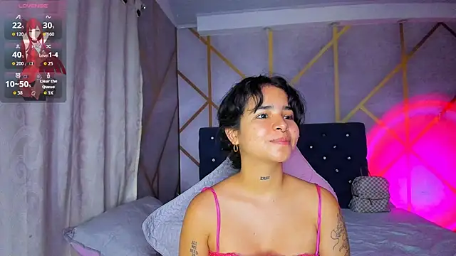 Snapshot of _vaiolet_owo chatting on February 9, 5:44 am vaiolet owo online show from February 9, 5:44 am