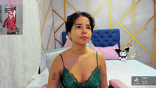 Snapshot of _vaiolet_owo chatting on February 19, 5:03 am vaiolet owo online show from February 19, 5:03 am