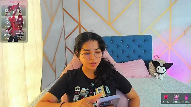 Snapshot of _vaiolet_owo chatting on February 20, 7:36 pm vaiolet owo online show from February 20, 7:36 pm