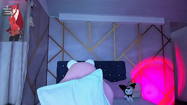 Snapshot of _vaiolet_owo chatting on February 26, 5:50 am vaiolet owo online show from February 26, 5:50 am