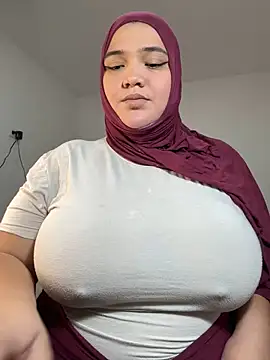 Snapshot of sweetmuslim01 chatting on January 22, 10:48 pm sweetmuslim01 online show from January 22, 10:48 pm