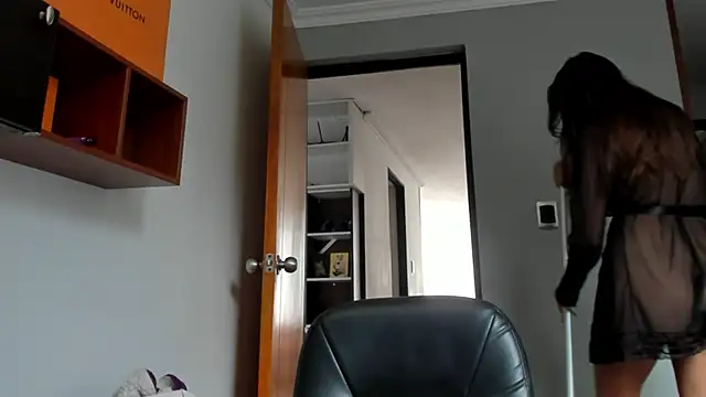 Snapshot of LilyGarcia chatting on June 9, 5:13 pm LilyGarcia online show from June 9, 5:13 pm
