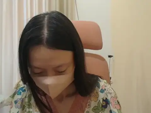 Lil-Cherries online show from April 4, 3:49 am