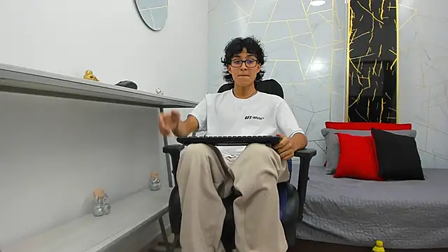 Zoro V online show from November 11, 7:58 pm