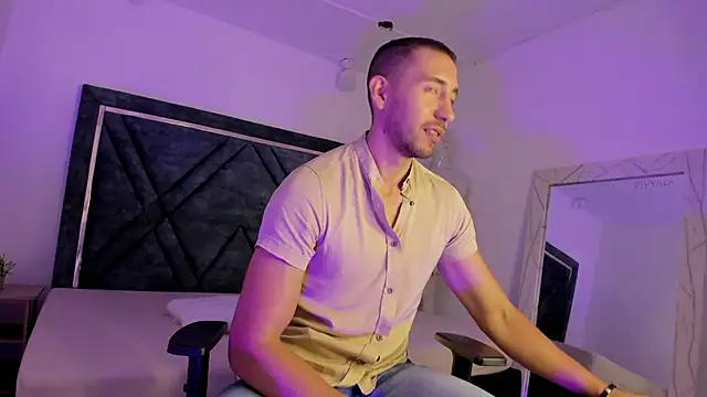 ElianReed online show from November 10, 1:21 pm