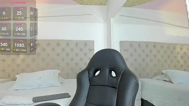 ZarinaWynne online show from December 1, 8:47 pm