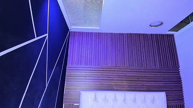 ZarinaWynne online show from April 4, 3:20 pm