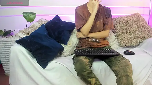 AliceMadnes online show from April 9, 3:28 pm