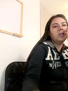 Snapshot of LorieFerrer chatting on February 5, 1:33 pm LorieFerrer online show from February 5, 1:33 pm