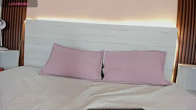 esmeralda 4  online show from November 7, 8:42 pm