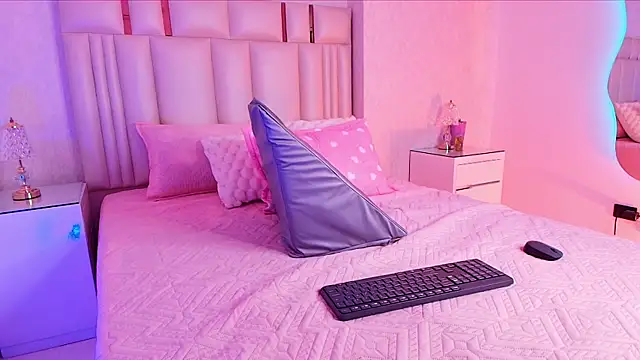 Snapshot of alanarose18 chatting on November 20, 7:13 pm alanarose18 online show from November 20, 7:13 pm