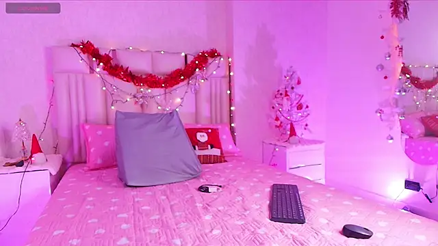 Snapshot of alanarose18 chatting on December 2, 7:09 pm alanarose18 online show from December 2, 7:09 pm