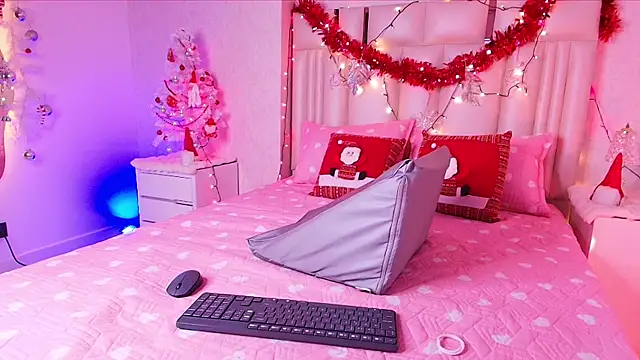 Snapshot of alanarose18 chatting on December 14, 7:18 pm alanarose18 online show from December 14, 7:18 pm