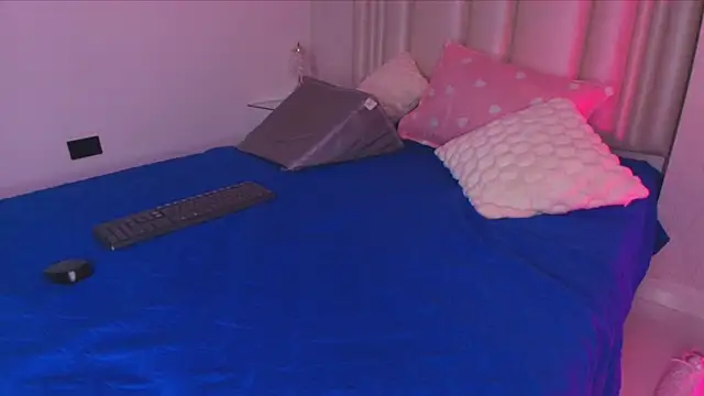 Snapshot of alanarose18 chatting on January 9, 7:15 pm alanarose18 online show from January 9, 7:15 pm