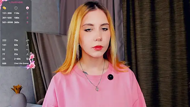 Snapshot of LilyMaiorano chatting on November 9, 5:39 am LilyMaiorano online show from November 9, 5:39 am