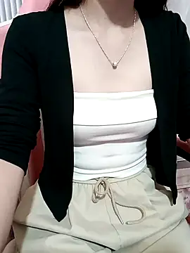 Snapshot of Ella039 chatting on December 5, 5:05 am Ella039 online show from December 5, 5:05 am